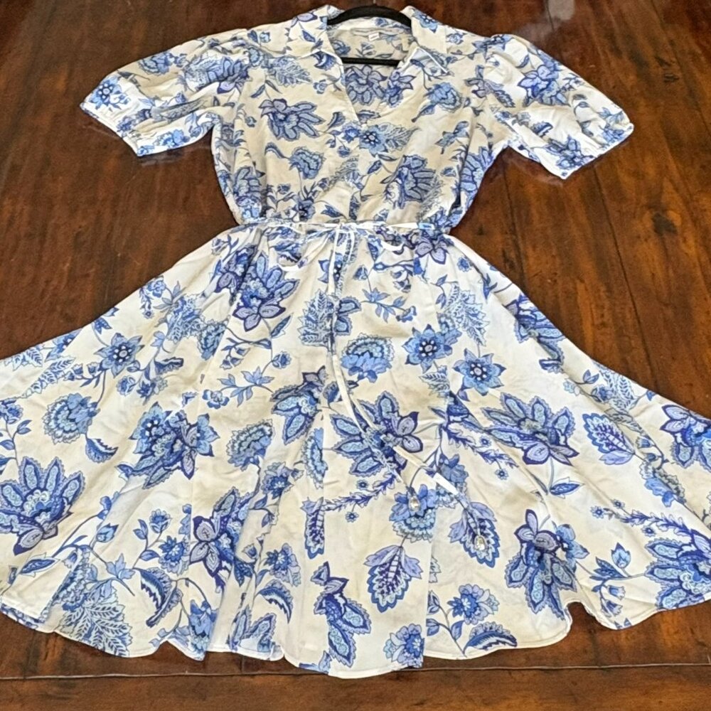 NWT Emma and Michele Blue and White Floral Dress. Size L